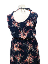 Load image into Gallery viewer, Dress - Size 3
