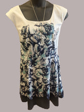 Load image into Gallery viewer, Dress - Size 18
