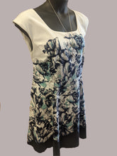 Load image into Gallery viewer, Dress - Size 18
