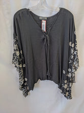 Load image into Gallery viewer, Short Sleeve Top - Size 3X
