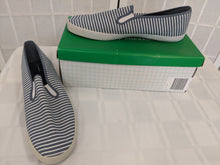 Load image into Gallery viewer, Shoes - Size 12
