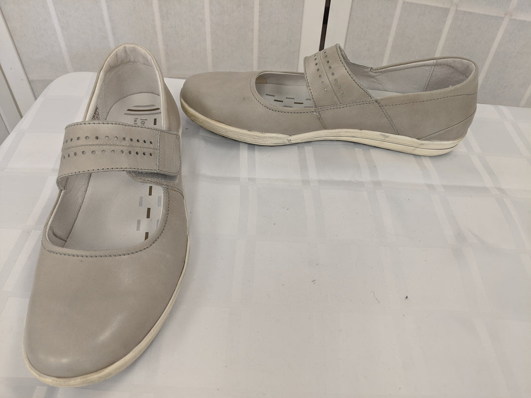 Shoes - Size 10