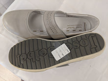 Load image into Gallery viewer, Shoes - Size 10
