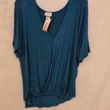 Load image into Gallery viewer, Short Sleeve Top - Size 1X
