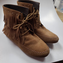 Load image into Gallery viewer, Boots - Size 12
