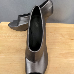 Shoes - Size 10W