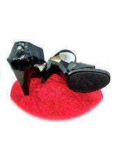 Load image into Gallery viewer, Shoes - Size 9.5
