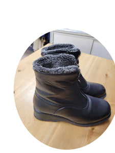 Boots - Size 8