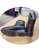 Load image into Gallery viewer, Boots - Size 8
