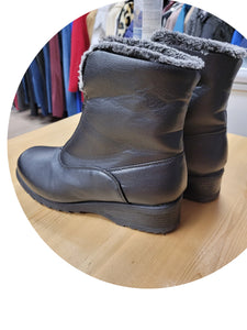 Boots - Size 8
