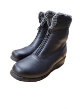 Load image into Gallery viewer, Boots - Size 8
