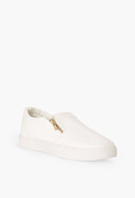 Load image into Gallery viewer, Shoes - Size 9
