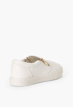 Load image into Gallery viewer, Shoes - Size 9
