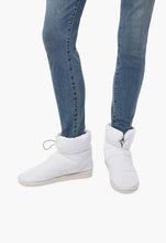 Load image into Gallery viewer, Boots - Size 9
