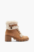 Load image into Gallery viewer, Boots - Size 9
