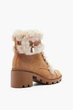 Load image into Gallery viewer, Boots - Size 9
