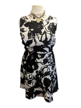 Load image into Gallery viewer, Dress - Size 24
