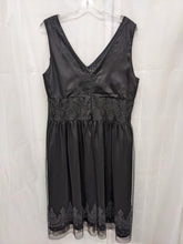 Load image into Gallery viewer, Dress - Size 16
