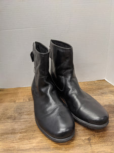 Boots - Size 10M