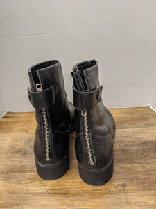 Boots - Size 10M
