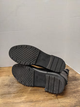 Load image into Gallery viewer, Boots - Size 10M
