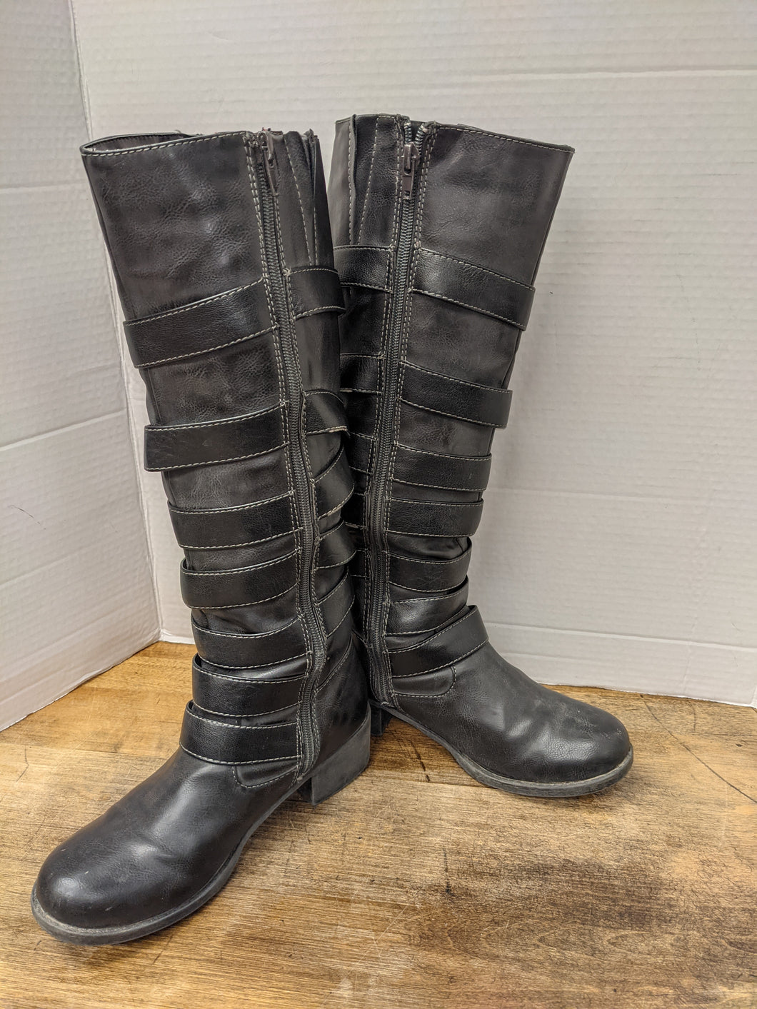 Boots - Size 6M