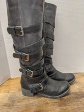 Load image into Gallery viewer, Boots - Size 6M
