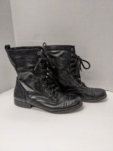 Load image into Gallery viewer, Boots - Size 11
