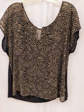 Load image into Gallery viewer, Short Sleeve Top - Size 2X

