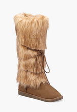 Load image into Gallery viewer, Boots - Size 9
