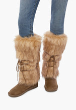 Load image into Gallery viewer, Boots - Size 9
